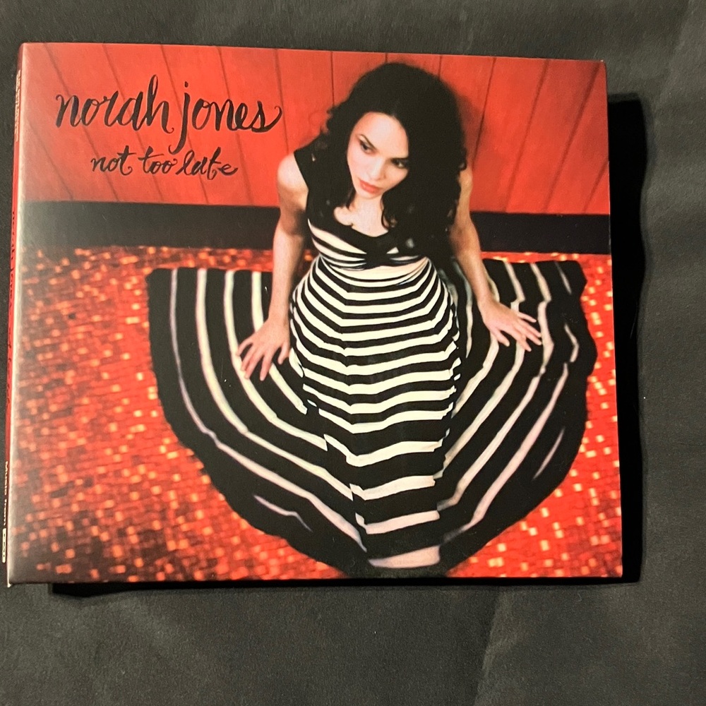 Norah Jones "Not Too Late" CD